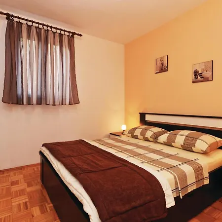 Skrapavac Ii Br Vi Nyaraló *