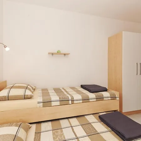 Skrapavac Ii Br Vi Nyaraló *